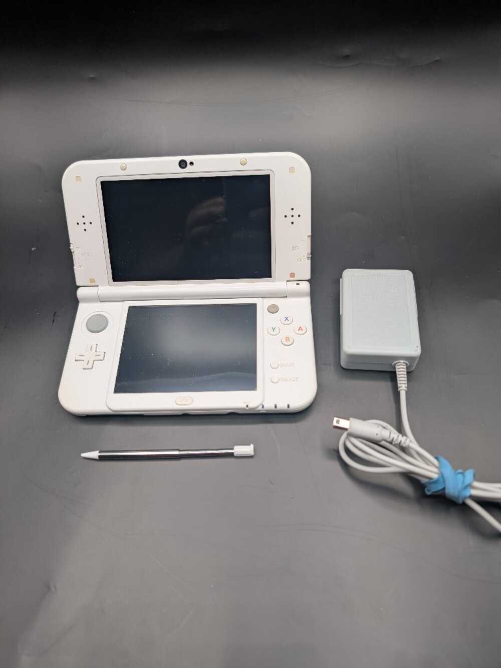 New Nintendo 3DS LL Pearl White Console Region Free w/ SD card - TESTED *READ